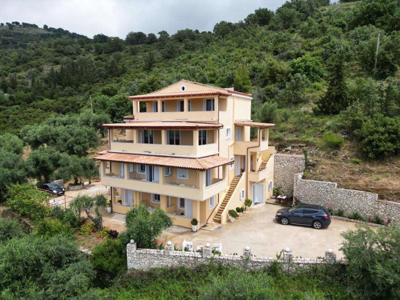 Nefeli'S Apartment Himarë Dış mekan fotoğraf