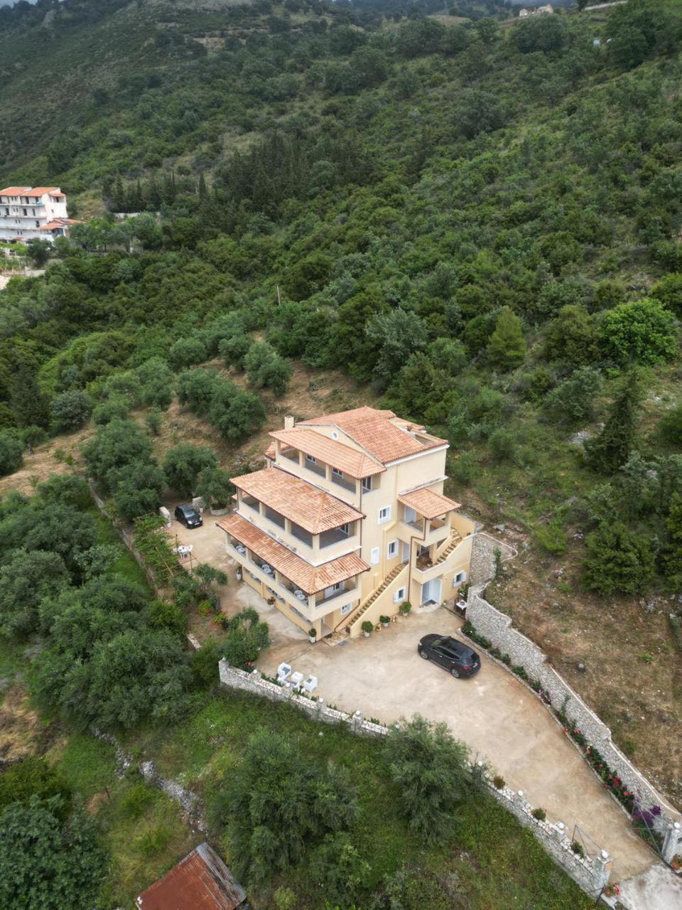 Nefeli'S Apartment Himarë Dış mekan fotoğraf