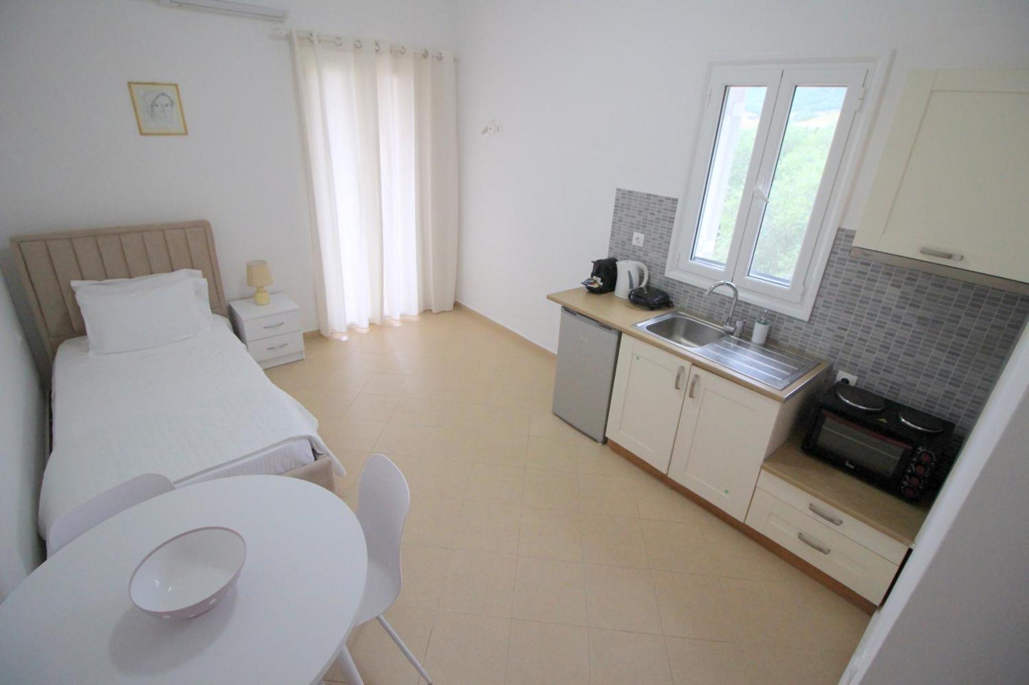 Nefeli'S Apartment Himarë Dış mekan fotoğraf