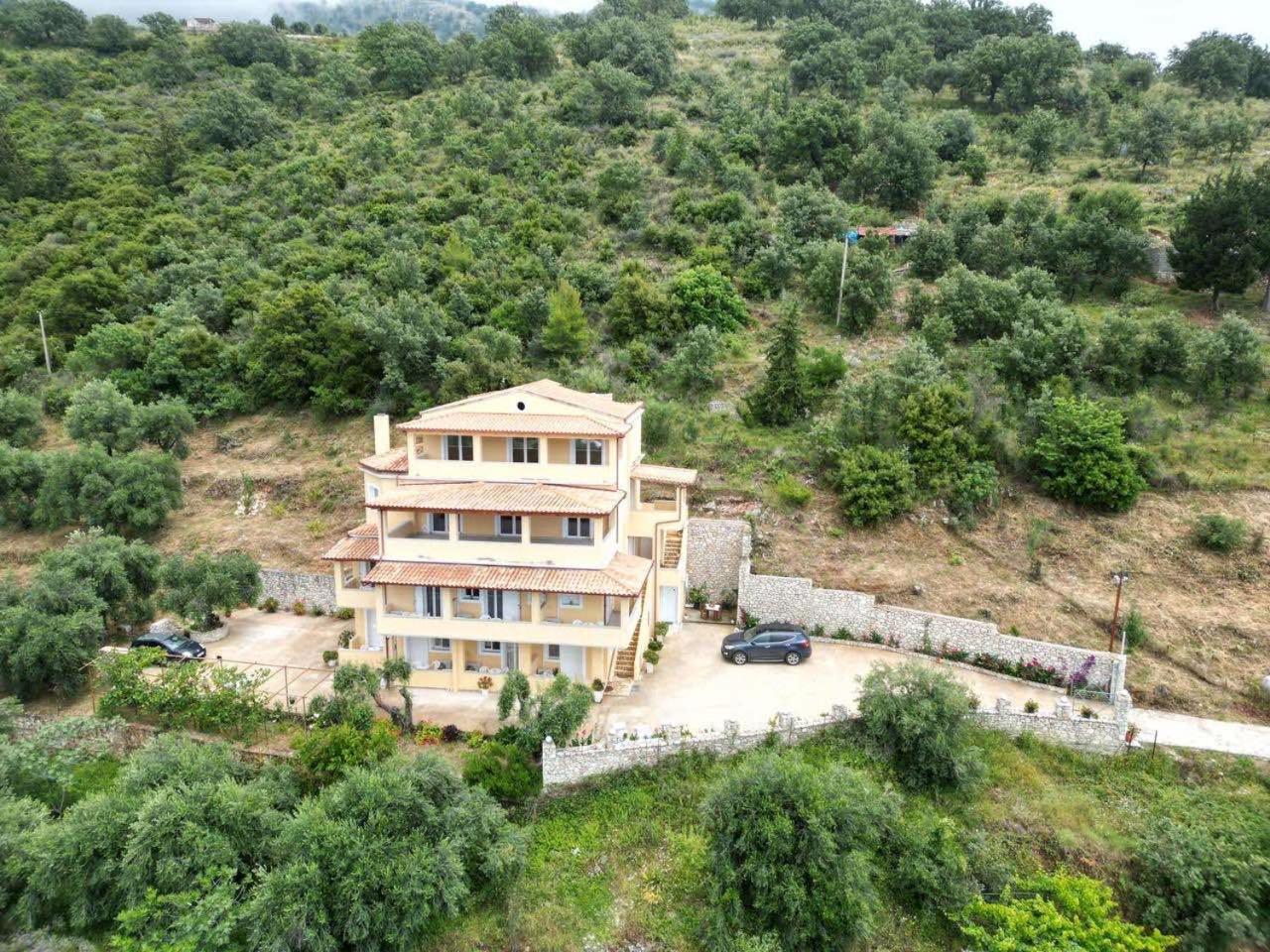 Nefeli'S Apartment Himarë Dış mekan fotoğraf