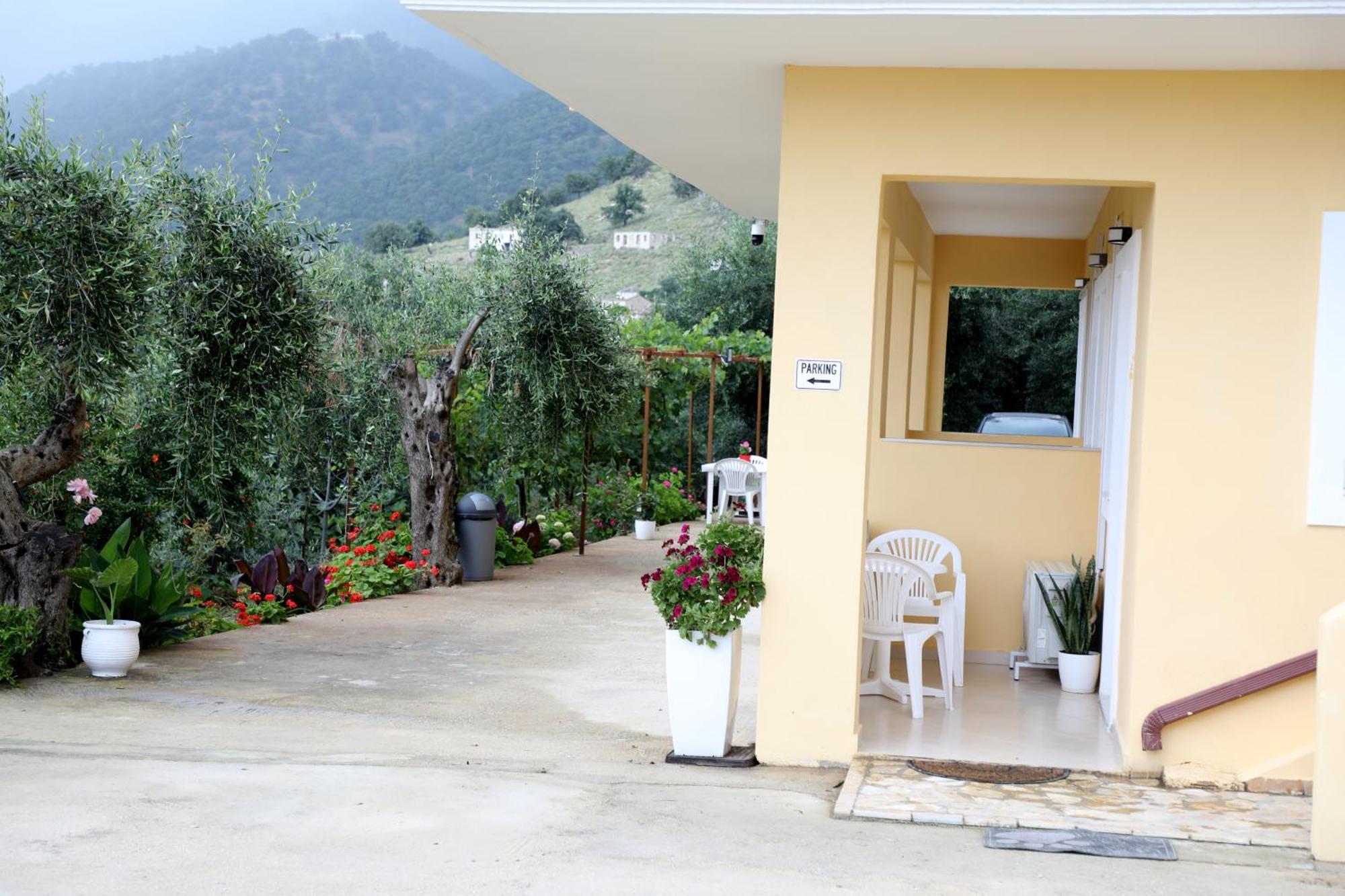 Nefeli'S Apartment Himarë Dış mekan fotoğraf